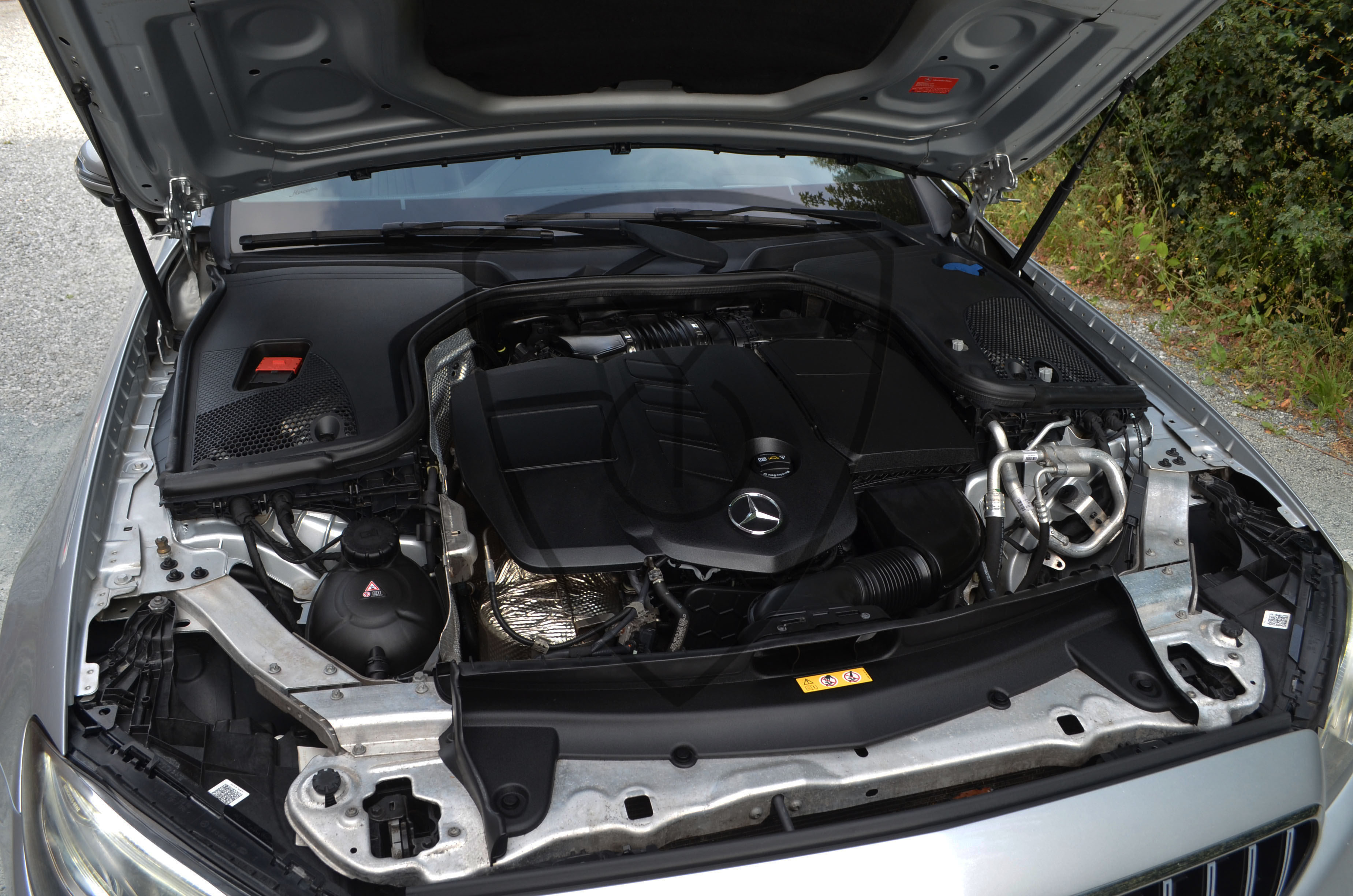 MERCEDES-BENZ-E220 — image 23